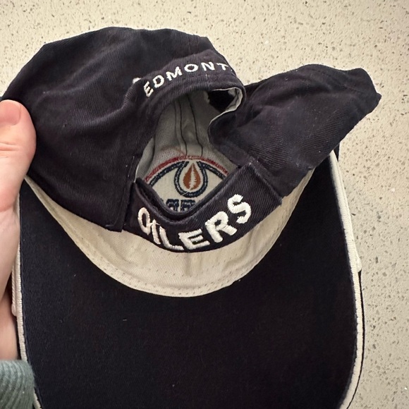 NHL Kids Oilers Black and White Cap - Picture 2 of 4
